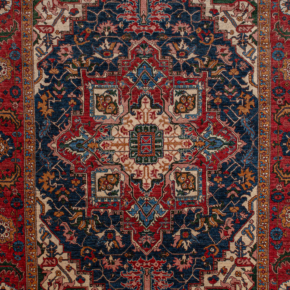 Hand-knotted Wool Heriz Design Rug  240cm x 319cm