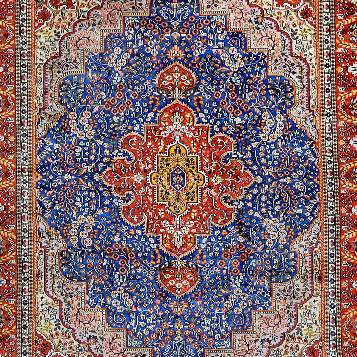 Fine Hand-knotted Traditional Wool Rug 240cm x 314cm